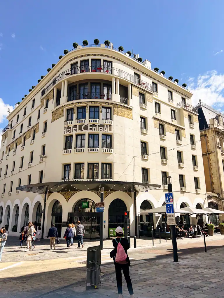 The Hotel Central in Dijon which was made in the art deco style on the owl trail in Dijon. 