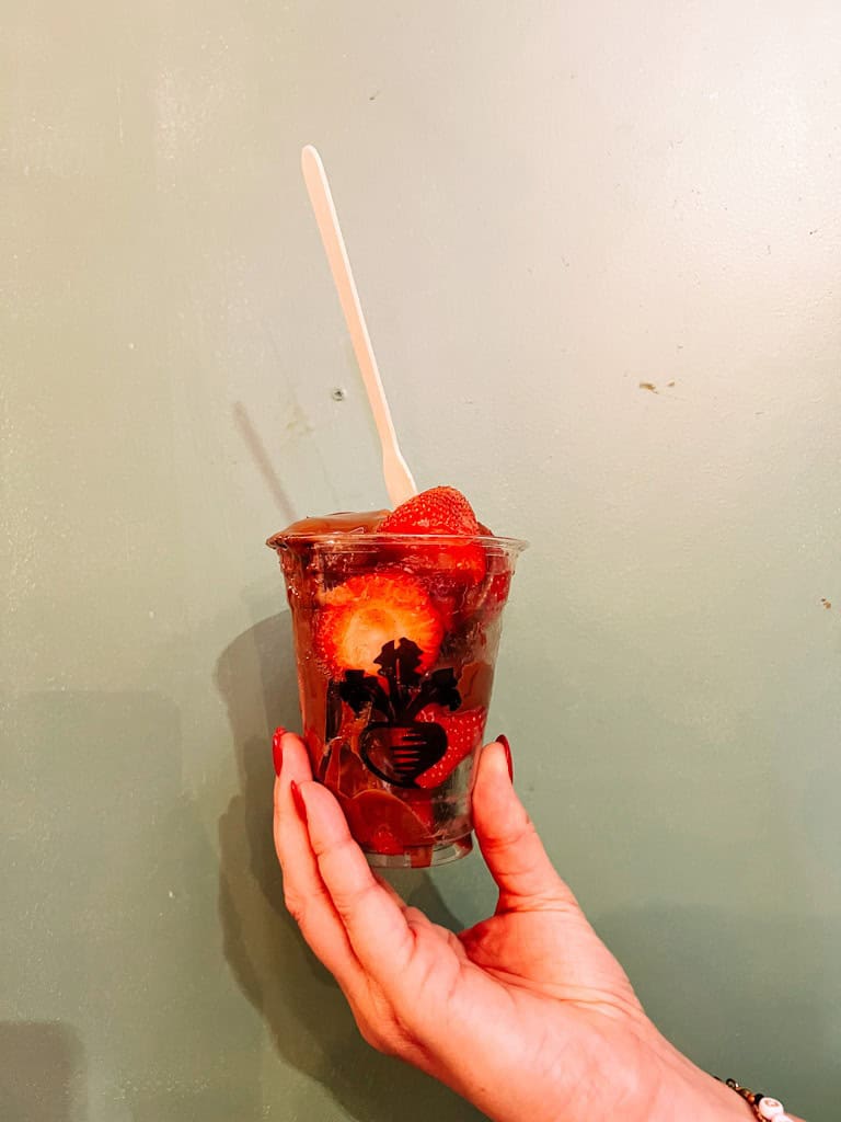 Viral chocolate strawberries at Borough market food guide. 