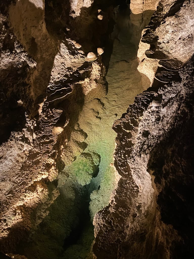 A green/blue water feature in Crlsbad Caverns. 