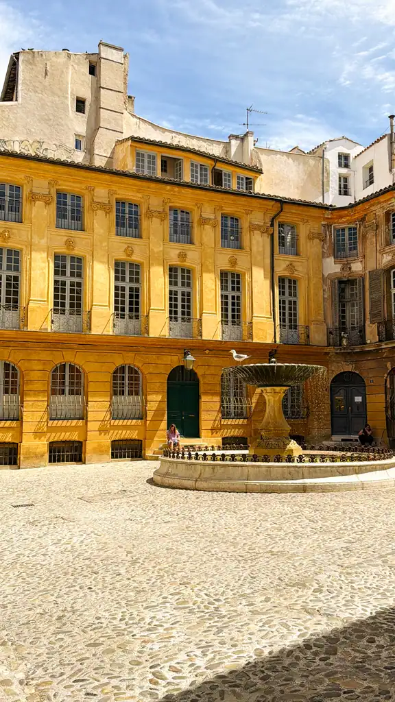 place d'albertas in a weekend in aix-en-provence